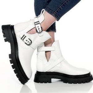 Stuart Weitzman Maverick Bedford Moto Bootie size 7